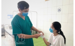 Cảnh báo hiểm họa từ việc tự ý đắp lá cây lên vết thương
