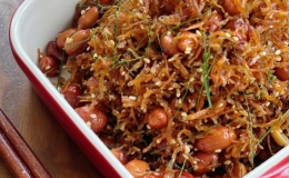 Món cá cơm sữa rim lạc