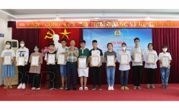 Công đoàn ngành xây dựng: Khen thưởng con đoàn viên, người lao động học giỏi, chăm ngoan vượt khó