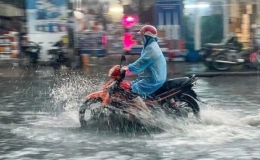 Dự báo thời tiết 17.8: Bắc Bộ tiếp tục nắng nóng oi bức, Nam Bộ có mưa dông