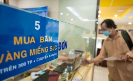 Giá vàng hôm nay 15/8: Áp lực lãi suất, vàng tăng thẳng đứng