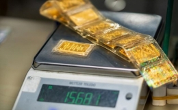 Giá vàng hôm nay 29/8: Áp lực giảm giá đè nặng