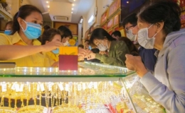 Giá vàng hôm nay 30/8: USD vọt đỉnh 20 năm, vàng ồ ạt lao dốc