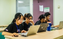 Hơn 1/3 số thí sinh tham gia xét tuyển đại học đã thanh toán lệ phí trực tuyến thành công