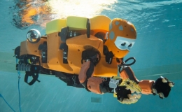 Robot hình người thám hiểm xác tàu đắm dưới đáy biển