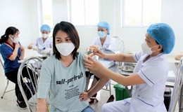 Số ca mắc Covid-19 gia tăng, các địa phương đẩy nhanh tiến độ tiêm vắc-xin