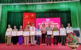 Thái Bình trao tặng Huy hiệu Đảng cho 2.731 đảng viên trong đợt 2/9/2022