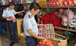 Thu giữ hơn 4.200 sản phẩm đồ chơi trẻ em không nhãn hàng hóa và có dấu hiệu vi phạm về nguồn gốc xuất xứ