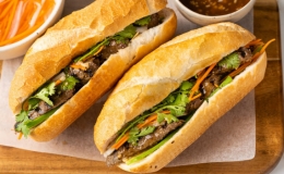 Trổ tài làm bánh mì bò nướng sả đãi gia đình