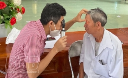 Truyền thông, tư vấn các bệnh về mắt cho người cao tuổi