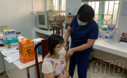Đẩy nhanh tiến độ tiêm chủng vắc xin phòng Covid-19