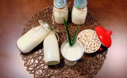 Cách làm sữa hạt sen thơm ngon