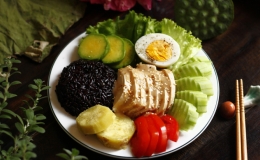 Cách luộc ức gà ngọt thơm