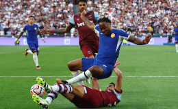 Chelsea thua West Ham dù hơn người