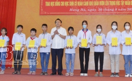 Hội Khuyến học huyện Hưng Hà: Tuyên dương, khen thưởng học sinh có thành tích xuất sắc năm học 2022 - 2023