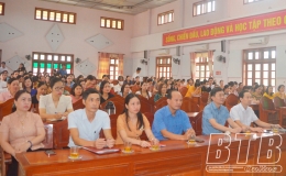 Hưng Hà: Bồi dưỡng chính trị cho giáo viên