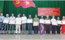 Kiến Xương: 313 đảng viên được trao huy hiệu Đảng đợt 2/9