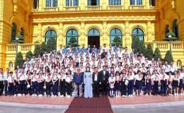 Phó Chủ tịch nước Võ Thị Ánh Xuân gặp mặt Đoàn đại biểu Cháu ngoan Bác Hồ