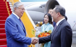 Tổng thống Cộng hòa Kazakhstan đến Hà Nội, bắt đầu thăm chính thức Việt Nam