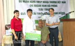 Trao nhà tình nghĩa cho hộ nghèo