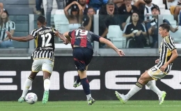 Vlahovic giúp Juventus thoát thua