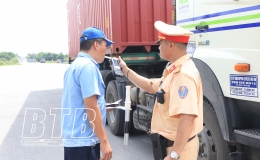 Xử lý vi phạm điều kiện kinh doanh vận tải hành khách và hàng hóa bằng container