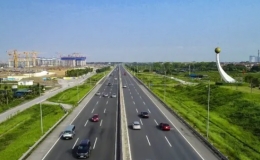 Đi chậm, bám làn trái cản trở giao thông trên cao tốc