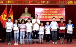 Hội Khuyến học huyện Quỳnh Phụ: Tuyên dương, khen thưởng 49 học sinh đạt thành tích cao trong học tập, vượt khó, học giỏi