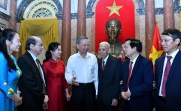 Tổng Bí thư, Chủ tịch nước Tô Lâm gặp mặt cán bộ phục vụ, bảo vệ Bác Hồ tại Khu Phủ Chủ tịch