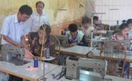 Khai giảng lớp đào tạo nghề may công nghiệp cho lao động nông thôn