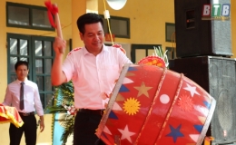 Đồng chí Nguyễn Hồng Diên, Ủy viên Trung ương Đảng, Bí thư Tỉnh ủy, Chủ tịch HĐND tỉnh dự khai giảng năm học mới tại Trường THCS Lương Thế Vinh