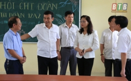Đồng chí Đặng Trọng Thăng, Phó Bí thư Tỉnh ủy, Chủ tịch UBND tỉnh kiểm tra công tác chuẩn bị cơ sở vật chất trường học trước năm học mới