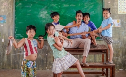 Hé lộ những câu chuyện hậu trường hài hước của “Anh thầy ngôi sao“