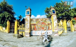 Tam công hiển thánh
