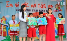 Trường Tiểu học Vũ Lạc giao lưu vẽ tranh với chủ đề “Em vẽ ước mơ của em”