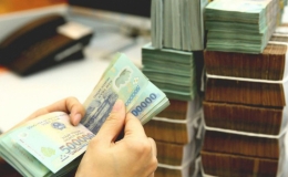 Lãi suất tiết kiệm tiếp tục giảm sâu