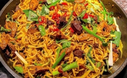 Bún xào lòng nghệ - món đặc sản thơm ngon và "trị ho" nổi tiếng xứ Huế