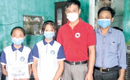 Để đường đến trường gần hơn với học sinh nghèo