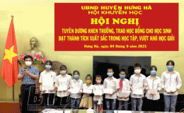 Hội Khuyến học huyện Hưng Hà trao 40 suất học bổng cho học sinh nghèo vượt khó