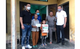 Thăm, tặng quà học sinh có hoàn cảnh khó khăn