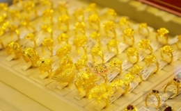 Giá vàng giảm xuống mức thấp nhất 2 tháng
