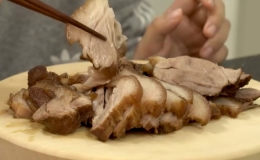 Làm thịt heo hầm coca lạ miệng