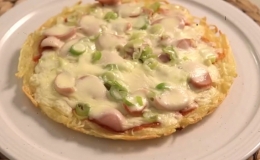 Món pizza xúc xích không cần bột hay lò nướng