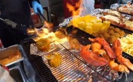 Tôm hùm nướng phô mai trên đường phố Hàn Quốc
