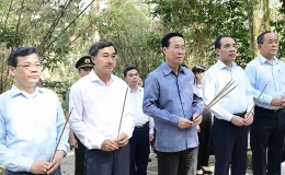 Chủ tịch nước Võ Văn Thưởng dâng hương, dâng hoa tưởng nhớ Chủ tịch Hồ Chí Minh tại Lán Nà Nưa
