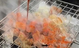 Đá lạnh nướng - món ăn đường phố hút khách