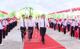 Đồng chí Ngô Đông Hải, Ủy viên Ban Chấp hành Trung ương Đảng, Bí thư Tỉnh ủy dự lễ khai giảng năm học mới tại Trường THCS Lương Thế Vinh