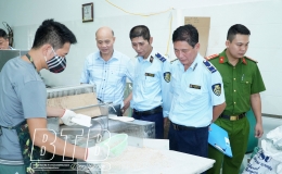 Kiểm tra hoạt động thị trường tết Trung thu tại Đông Hưng