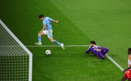 Man City thắng ngược trận ra quân Champions League