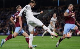 Man Utd thắng nhọc ở Ngoại hạng Anh